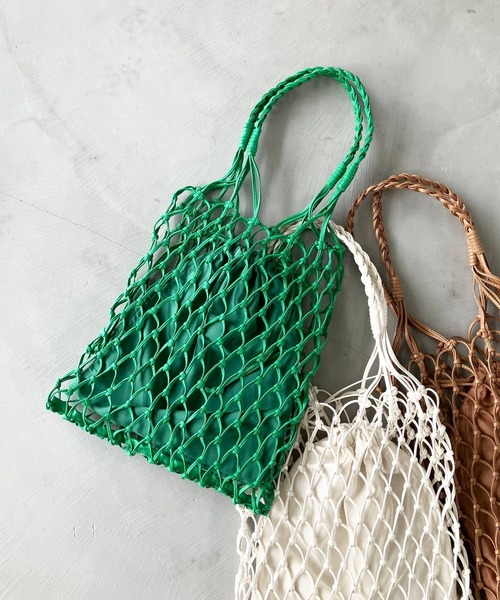 LEPSIM（レプシィム）の「フェイクレザーマクラメハンモックトート　183065（トートバッグ・レディース・アイボリー/グリーン/ベージュ・ONE SIZE）」の3枚目の写真