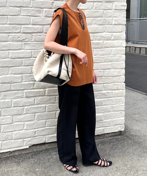 COLLAGE GALLARDAGALANTE（コラージュガリャルダガランテ）の「タックノースリTシャツ（Tシャツ/カットソー・レディース・キャメル/ネイビー/ホワイト・FREE）」の18枚目の写真