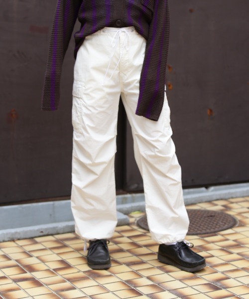 AVIREX（アヴィレックス）の「SNOW PANTS/ スノーパンツ（カーゴパンツ・レディース・アイボリー/オリーブ/パープル/ブラック・SMALL/MEDIUM）」の2枚目の写真