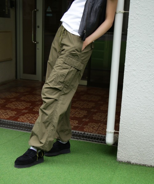 AVIREX（アヴィレックス）の「SNOW PANTS/ スノーパンツ（カーゴパンツ・レディース・アイボリー/オリーブ/パープル/ブラック・SMALL/MEDIUM）」の17枚目の写真