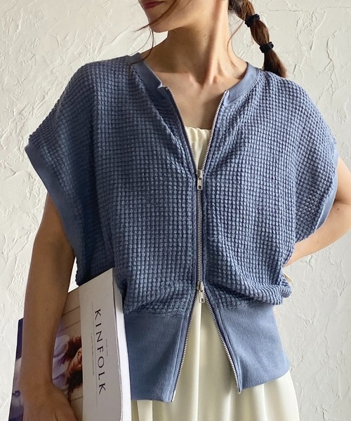 She's Closet(シーズクローゼット)の「透かし編みショート丈フレンチスリーブダブルジップアップメッシュニットカーディガン(カーディガン/ボレロ・レディース・ブラック/オフホワイト/ライム/ブルー・FREE)」の4枚目の写真