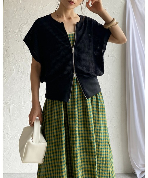 She's Closet(シーズクローゼット)の「透かし編みショート丈フレンチスリーブダブルジップアップメッシュニットカーディガン(カーディガン/ボレロ・レディース・ブラック/オフホワイト/ライム/ブルー・FREE)」の20枚目の写真