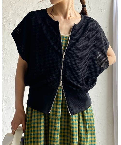 She's Closet(シーズクローゼット)の「透かし編みショート丈フレンチスリーブダブルジップアップメッシュニットカーディガン(カーディガン/ボレロ・レディース・ブラック/オフホワイト/ライム/ブルー・FREE)」の18枚目の写真