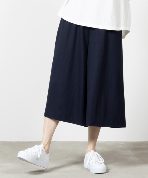 NAVY(ネイビー)の「SARARI 冷感無地スカンツ(その他パンツ・レディース・テラコッタ/ブラック/グレー/ネイビー・M/L)」の4枚目の写真