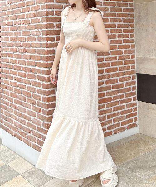 INGNI（イング）の「肩リボンぽこぽこシャーリングワンピース（ワンピース・レディース・ブラック系その他3/アイボリー/ブラック・M）」の7枚目の写真