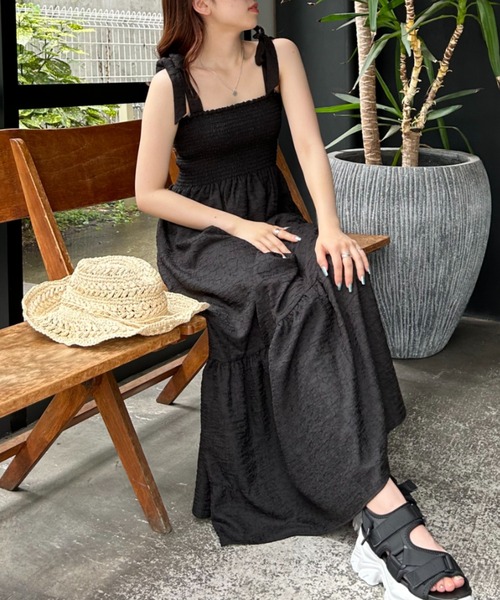 INGNI（イング）の「肩リボンぽこぽこシャーリングワンピース（ワンピース・レディース・ブラック系その他3/アイボリー/ブラック・M）」の4枚目の写真