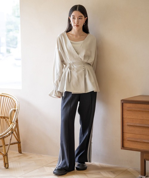 LOWRYS FARM（ローリーズファーム）の「クルミボタンカシュクールロングスリーブ  968600（シャツ/ブラウス・レディース・ホワイト/ブラック/パープル・FREE）」の14枚目の写真