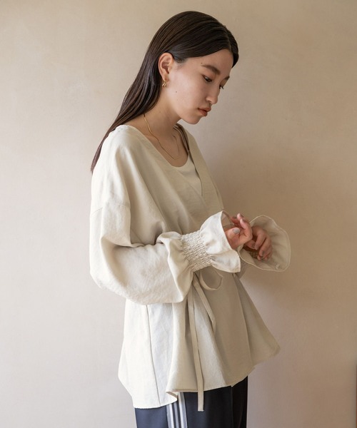 LOWRYS FARM（ローリーズファーム）の「クルミボタンカシュクールロングスリーブ  968600（シャツ/ブラウス・レディース・ホワイト/ブラック/パープル・FREE）」の10枚目の写真