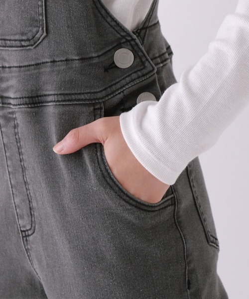 repipi armario（レピピ アルマリオ）の「デニムフレアサロペット（サロペット/オーバーオール・キッズ・ブラック系1/ブラック/ワンウォッシュ・SMALL/MEDIUM/LARGE）」の15枚目の写真