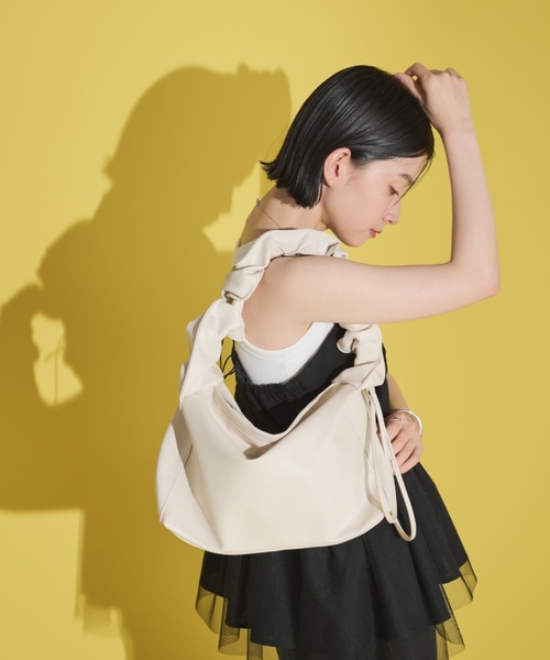 Shelly island（シェリーアイランド）の「ギャザーアレンジショルダーバッグ（ショルダーバッグ・レディース・ホワイト/ブラック/シルバー/ブラウン・FREE）」の3枚目の写真