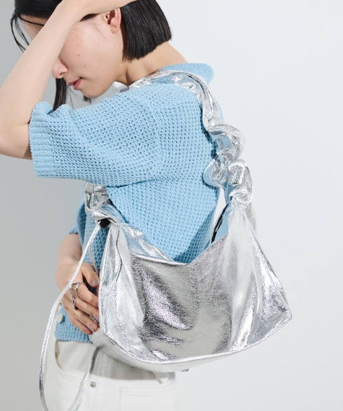 Shelly island（シェリーアイランド）の「ギャザーアレンジショルダーバッグ（ショルダーバッグ・レディース・ホワイト/ブラック/シルバー/ブラウン・FREE）」の4枚目の写真