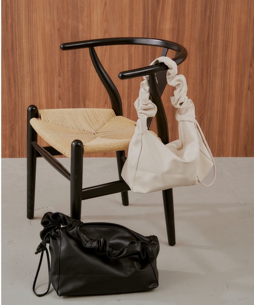 Shelly island（シェリーアイランド）の「ギャザーアレンジショルダーバッグ（ショルダーバッグ・レディース・ホワイト/ブラック/シルバー/ブラウン・FREE）」の5枚目の写真