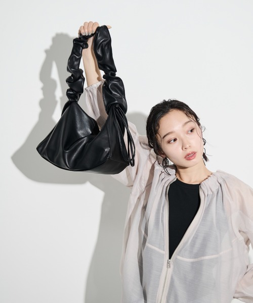 Shelly island（シェリーアイランド）の「ギャザーアレンジショルダーバッグ（ショルダーバッグ・レディース・ホワイト/ブラック/シルバー/ブラウン・FREE）」の20枚目の写真