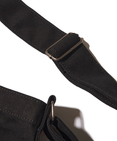 UNIVERSAL OVERALL(ユニバーサルオーバーオール)の「【UNIVERSAL OVERALL】NEWSPAPER BAG / ニュースペーパーショルダーバッグ(ショルダーバッグ・メンズ・ブラック/ホワイト・FREE)」の9枚目の写真