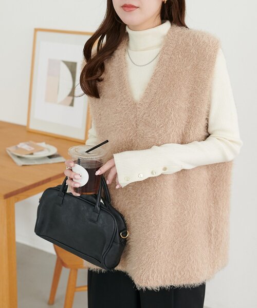 DISCOAT(ディスコート)の「【新色追加/WEB限定】フェザーヤーンチュニックベスト(ニット/セーター・レディース・アイボリー/チャコールグレー/ブラウン/ライトベージュ/ブラック/ライトグレー・FREE)」の6枚目の写真