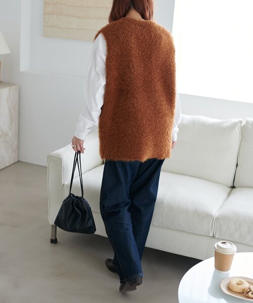 DISCOAT(ディスコート)の「【新色追加/WEB限定】フェザーヤーンチュニックベスト(ニット/セーター・レディース・アイボリー/チャコールグレー/ブラウン/ライトベージュ/ブラック/ライトグレー・FREE)」の9枚目の写真