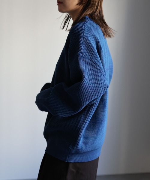 CREARE -LINO-(クレアーレリノ)の「ルーズ スポンジ クルーネック ニット <ユニセックス>(ニット/セーター・メンズ・ブラック/ブルー/レッド/アイボリー・M/L)」の6枚目の写真