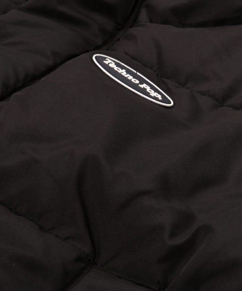 SPINNS（スピンズ）の「【ユニセックスで着用可能】スタンドカラーフェイクダウンベスト　ワッペン（ダウンベスト・メンズ・ブラック・ONESIZE）」の8枚目の写真