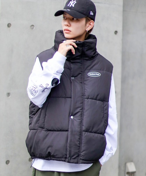 SPINNS（スピンズ）の「【ユニセックスで着用可能】スタンドカラーフェイクダウンベスト　ワッペン（ダウンベスト・メンズ・ブラック・ONESIZE）」の12枚目の写真