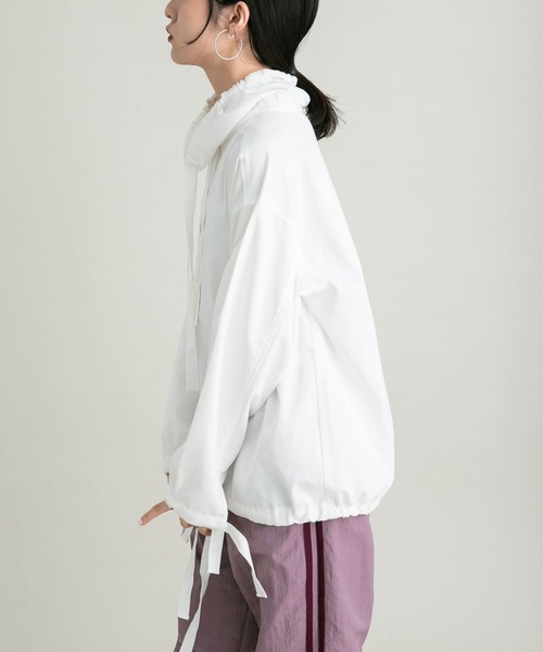 KBF（ケイビーエフ）の「スタンドカラーアノラック（シャツ/ブラウス・レディース・オフホワイト/ネイビー・ONE）」の4枚目の写真
