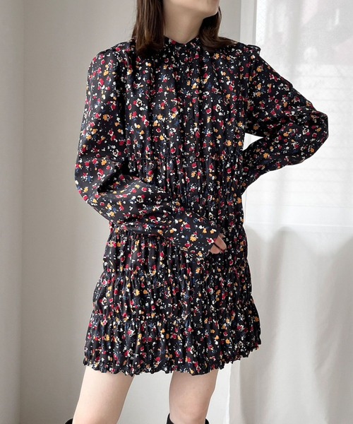 LOWRYS FARM(ローリーズファーム)の「2WAYシャーリングチュニックLS 977232(シャツ/ブラウス・レディース・アイボリー/ブラック/その他・FREE)」の3枚目の写真