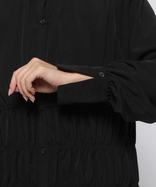 LOWRYS FARM(ローリーズファーム)の「2WAYシャーリングチュニックLS 977232(シャツ/ブラウス・レディース・アイボリー/ブラック/その他・FREE)」の20枚目の写真