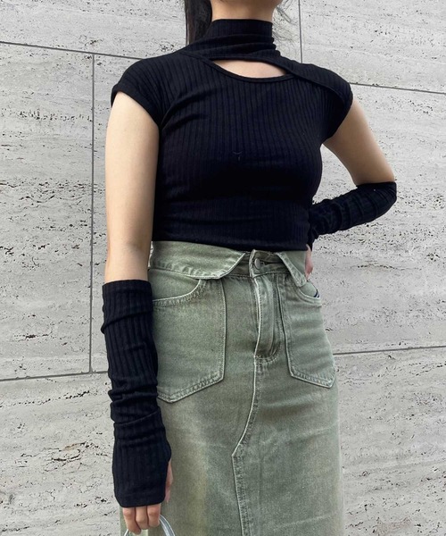 SPIGA（スピーガ）の「ｱｰﾑｳｫｰﾏｰ付ｻｲﾄﾞｼｬｰﾘﾝｸﾞｶｯﾄｱｳﾄﾄｯﾌﾟｽ（Tシャツ/カットソー・レディース・ブラック/ホワイト/キャメル/グレー・FREE）」の3枚目の写真