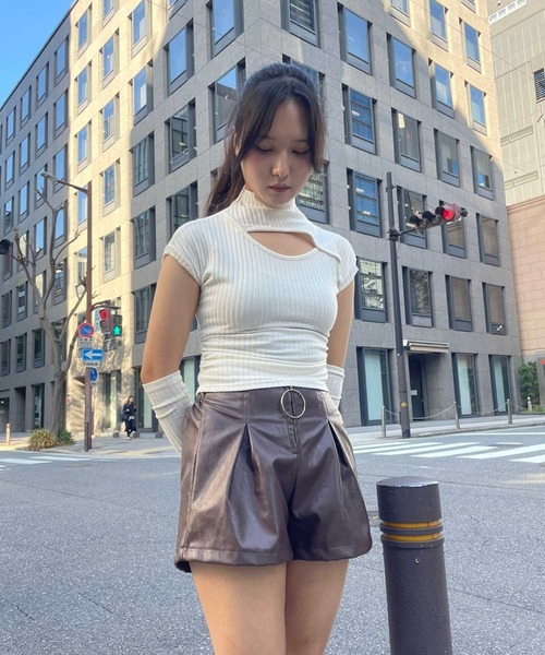 SPIGA（スピーガ）の「ｱｰﾑｳｫｰﾏｰ付ｻｲﾄﾞｼｬｰﾘﾝｸﾞｶｯﾄｱｳﾄﾄｯﾌﾟｽ（Tシャツ/カットソー・レディース・ブラック/ホワイト/キャメル/グレー・FREE）」の12枚目の写真