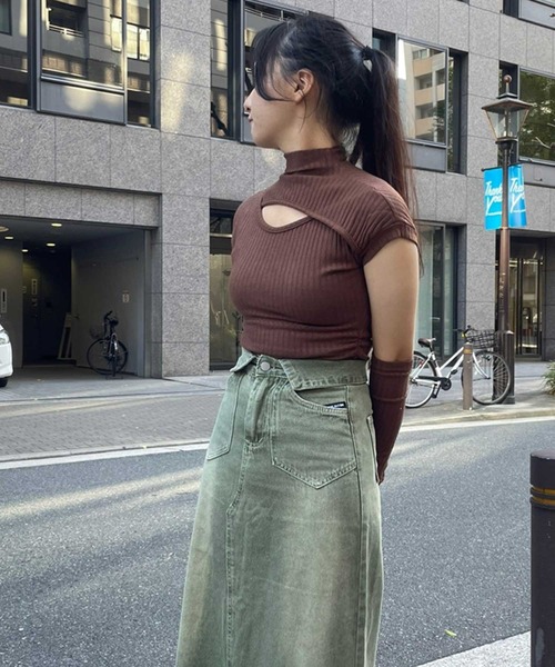 SPIGA（スピーガ）の「ｱｰﾑｳｫｰﾏｰ付ｻｲﾄﾞｼｬｰﾘﾝｸﾞｶｯﾄｱｳﾄﾄｯﾌﾟｽ（Tシャツ/カットソー・レディース・ブラック/ホワイト/キャメル/グレー・FREE）」の6枚目の写真