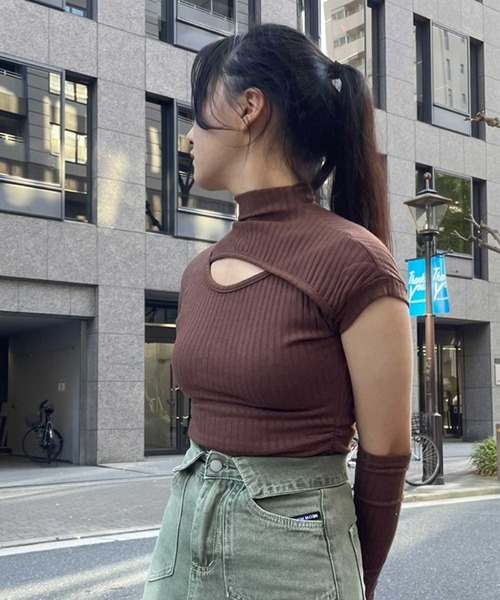 SPIGA（スピーガ）の「ｱｰﾑｳｫｰﾏｰ付ｻｲﾄﾞｼｬｰﾘﾝｸﾞｶｯﾄｱｳﾄﾄｯﾌﾟｽ（Tシャツ/カットソー・レディース・ブラック/ホワイト/キャメル/グレー・FREE）」の7枚目の写真