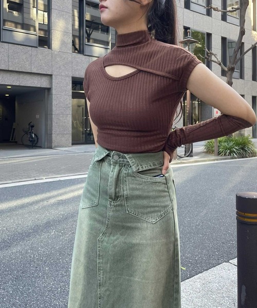 SPIGA（スピーガ）の「ｱｰﾑｳｫｰﾏｰ付ｻｲﾄﾞｼｬｰﾘﾝｸﾞｶｯﾄｱｳﾄﾄｯﾌﾟｽ（Tシャツ/カットソー・レディース・ブラック/ホワイト/キャメル/グレー・FREE）」の8枚目の写真