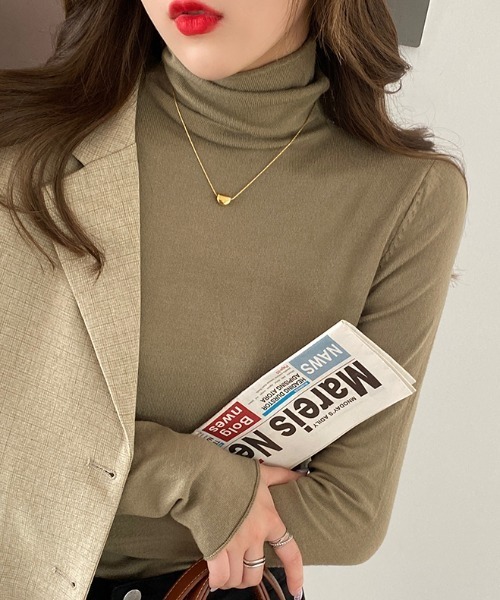 COCOMOMO（ココモモ）の「なめらかタートルネックニットトップス（ニット/セーター・レディース・ホワイト/ダークブラウン/ライトグレー/ブラック/グレー系その他/オレンジ/オリーブ/アイボリー/ライトブラウン/ワイン/イエロー・FREE）」の5枚目の写真