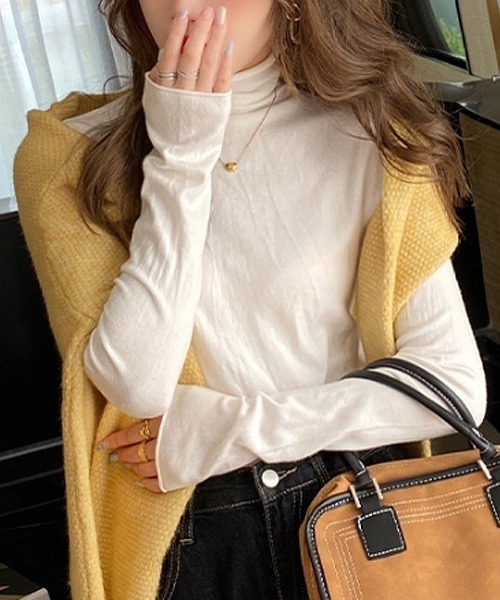 COCOMOMO（ココモモ）の「なめらかタートルネックニットトップス（ニット/セーター・レディース・ホワイト/ダークブラウン/ライトグレー/ブラック/グレー系その他/オレンジ/オリーブ/アイボリー/ライトブラウン/ワイン/イエロー・FREE）」の2枚目の写真