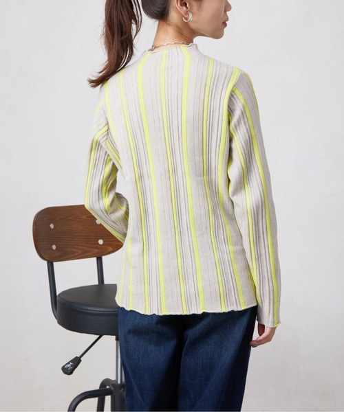 Chez toi(シェトワ)の「ピンタックストライプニットプルオーバー(ニット/セーター・レディース・ブラック/アイボリー/グレイッシュベージュ・FREE)」の7枚目の写真