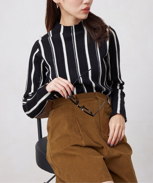 Chez toi(シェトワ)の「ピンタックストライプニットプルオーバー(ニット/セーター・レディース・ブラック/アイボリー/グレイッシュベージュ・FREE)」の12枚目の写真