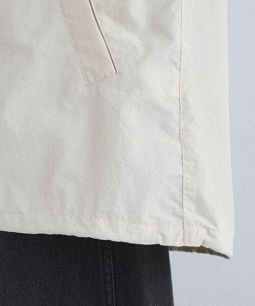 green label relaxing（グリーンレーベルリラクシング）の「ナイロン フード ブルゾン（マウンテンパーカー・レディース・ホワイト/ダークグレー/ネイビー・FREE）」の20枚目の写真