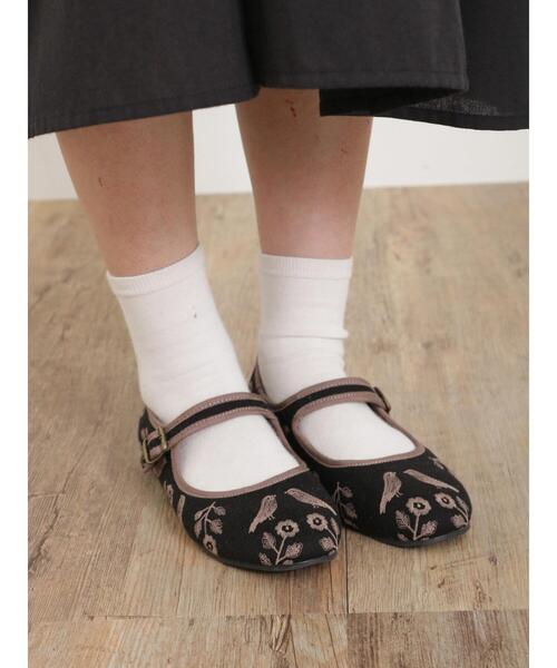 Samansa Mos2（サマンサ モスモス）の「【S/XLサイズ WEB限定】鳥刺繍ワンストラップシューズ（ドレスシューズ・レディース・ブラック/ベージュ・XL/M/L/S）」の3枚目の写真