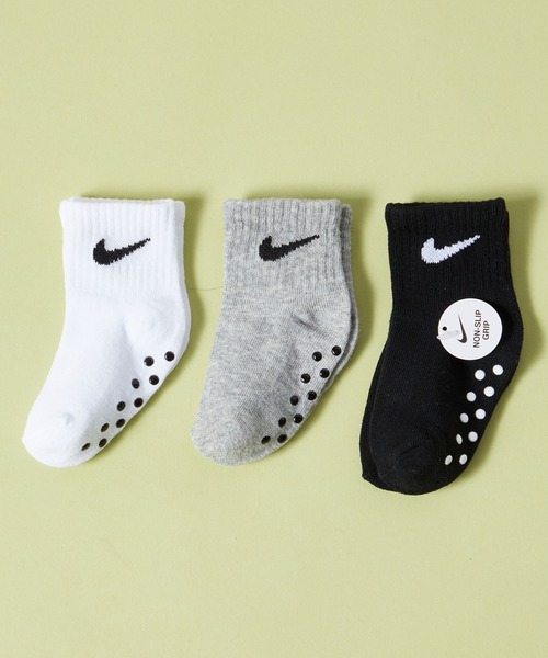 NIKE（ナイキ）の「NIKE NHN CORE SWOOSH GRIPPER//ロゴ/ソックス/3足セットナイキ/ベビー/12-18M（ソックス/靴下・キッズ・ピンク/グレー・12-18MONTH）」の2枚目の写真