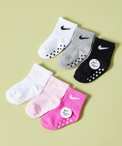 NIKE（ナイキ）の「NIKE NHN CORE SWOOSH GRIPPER//ロゴ/ソックス/3足セットナイキ/ベビー/12-18M（ソックス/靴下・キッズ・ピンク/グレー・12-18MONTH）」の3枚目の写真