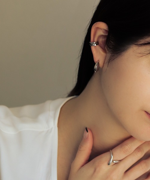 ピアス momoni SS25 WAI BIJOUX (255MMOBJ005 255MO616075) Momonì 'wai' Multicolor Hoop Earrings With All-over Beads