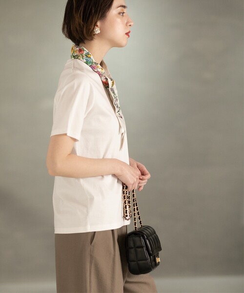 OPAQUE.CLIP（オペークドットクリップ）の「◆UV ベーシックTシャツ【接触冷感/洗濯機洗い可】（Tシャツ/カットソー・レディース・ベージュ/ホワイト/ダークブラウン/ブラック/チャコールグレー・40/38/42/36/34）」の8枚目の写真