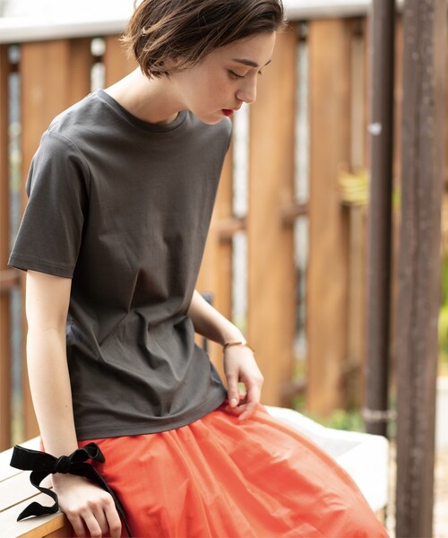 OPAQUE.CLIP（オペークドットクリップ）の「◆UV ベーシックTシャツ【接触冷感/洗濯機洗い可】（Tシャツ/カットソー・レディース・ベージュ/ホワイト/ダークブラウン/ブラック/チャコールグレー・40/38/42/36/34）」の17枚目の写真