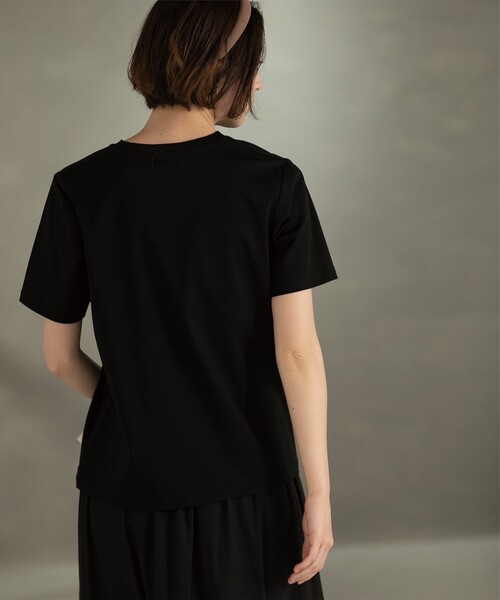 OPAQUE.CLIP（オペークドットクリップ）の「◆UV ベーシックTシャツ【接触冷感/洗濯機洗い可】（Tシャツ/カットソー・レディース・ベージュ/ホワイト/ダークブラウン/ブラック/チャコールグレー・40/38/42/36/34）」の22枚目の写真