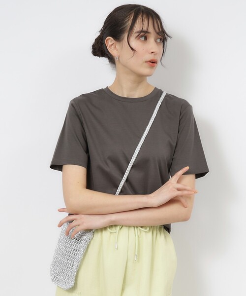OPAQUE.CLIP(オペークドットクリップ)の「◆UV ベーシックTシャツ【接触冷感/洗濯機洗い可】(Tシャツ/カットソー・レディース・ベージュ/ホワイト/ダークブラウン/ブラック/チャコールグレー・40/38/42/36/34)」の6枚目の写真