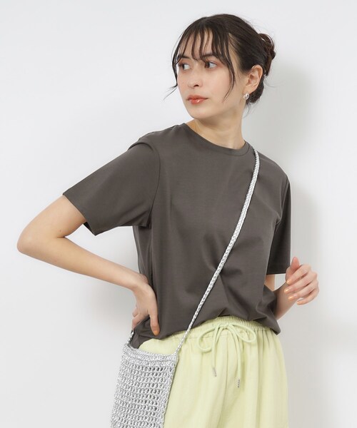 OPAQUE.CLIP(オペークドットクリップ)の「◆UV ベーシックTシャツ【接触冷感/洗濯機洗い可】(Tシャツ/カットソー・レディース・ベージュ/ホワイト/ダークブラウン/ブラック/チャコールグレー・40/38/42/36/34)」の7枚目の写真
