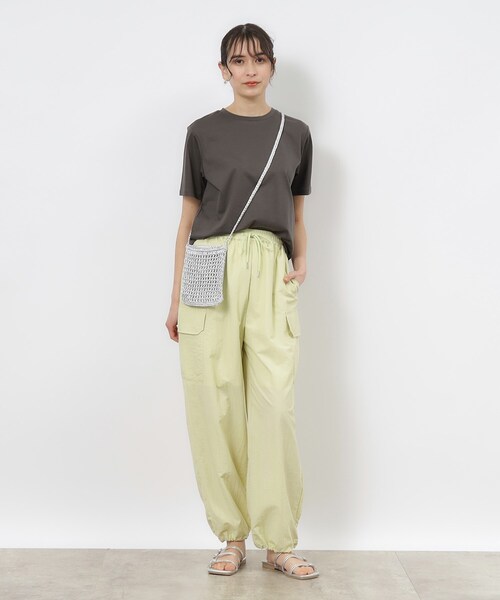 OPAQUE.CLIP(オペークドットクリップ)の「◆UV ベーシックTシャツ【接触冷感/洗濯機洗い可】(Tシャツ/カットソー・レディース・ベージュ/ホワイト/ダークブラウン/ブラック/チャコールグレー・40/38/42/36/34)」の8枚目の写真