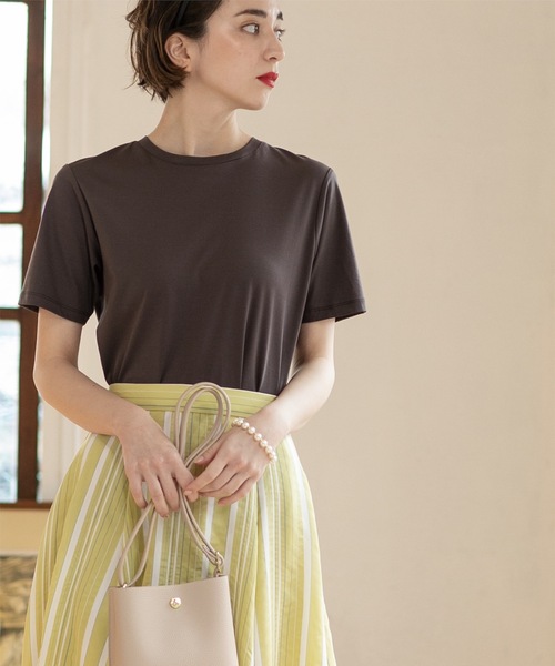 OPAQUE.CLIP(オペークドットクリップ)の「◆UV ベーシックTシャツ【接触冷感/洗濯機洗い可】(Tシャツ/カットソー・レディース・ベージュ/ホワイト/ダークブラウン/ブラック/チャコールグレー・40/38/42/36/34)」の15枚目の写真