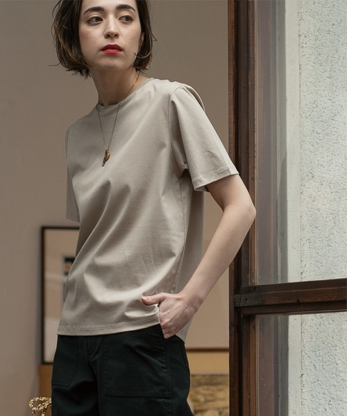 OPAQUE.CLIP(オペークドットクリップ)の「◆UV ベーシックTシャツ【接触冷感/洗濯機洗い可】(Tシャツ/カットソー・レディース・ベージュ/ホワイト/ダークブラウン/ブラック/チャコールグレー・40/38/42/36/34)」の19枚目の写真