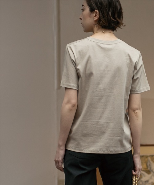 OPAQUE.CLIP(オペークドットクリップ)の「◆UV ベーシックTシャツ【接触冷感/洗濯機洗い可】(Tシャツ/カットソー・レディース・ベージュ/ホワイト/ダークブラウン/ブラック/チャコールグレー・40/38/42/36/34)」の22枚目の写真
