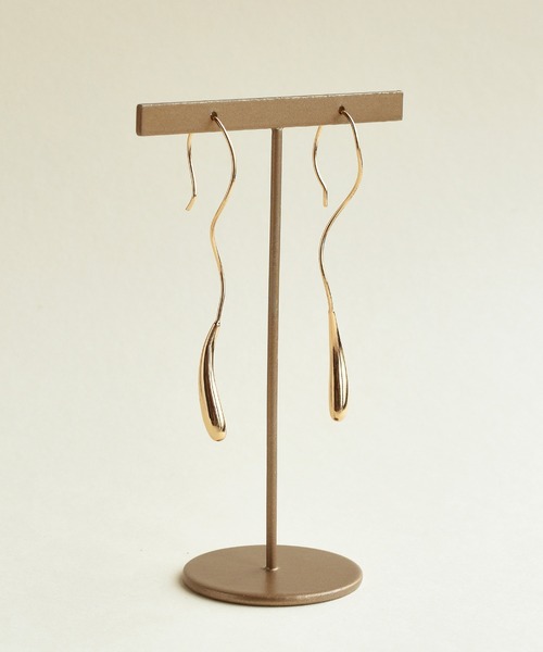 GOLDY（ゴールディ）の「ドローイング ドロップ ロング ピアス（ピアス（両耳用）・レディース・シルバー/ゴールド・FREE）」の7枚目の写真